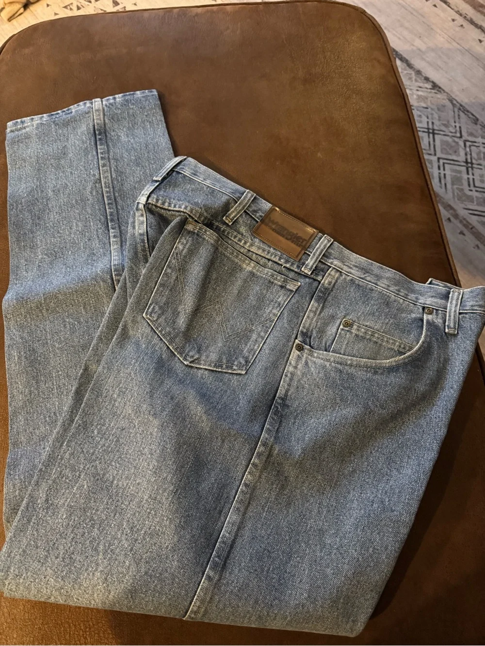 Men’s Wrangler Rugged Wear Classic Blue Straight Jeans Sz 40 x 34 Like New!